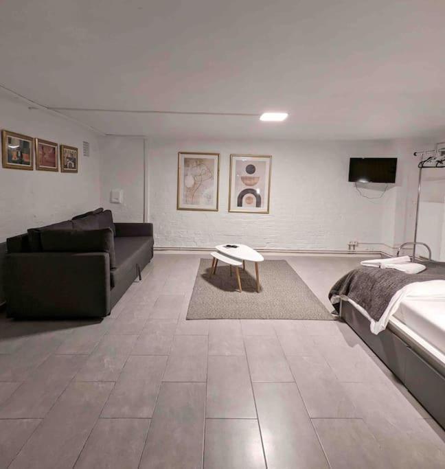 Central, Cozy & Beautiful Designed 2-Rooms Apt. Near River Berlim Exterior foto