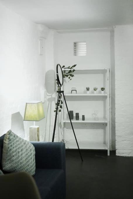 Central, Cozy & Beautiful Designed 2-Rooms Apt. Near River Berlim Exterior foto